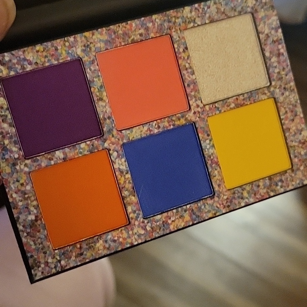 Revolution Boujee AF 6 Colorful Shadows Palette New In Box